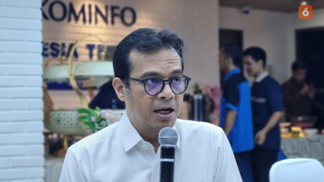 Menolak Dijajah Algoritma, Wamenkomdigi Ingatkan Bahaya 'Isi Kepala' Diatur Media Sosial