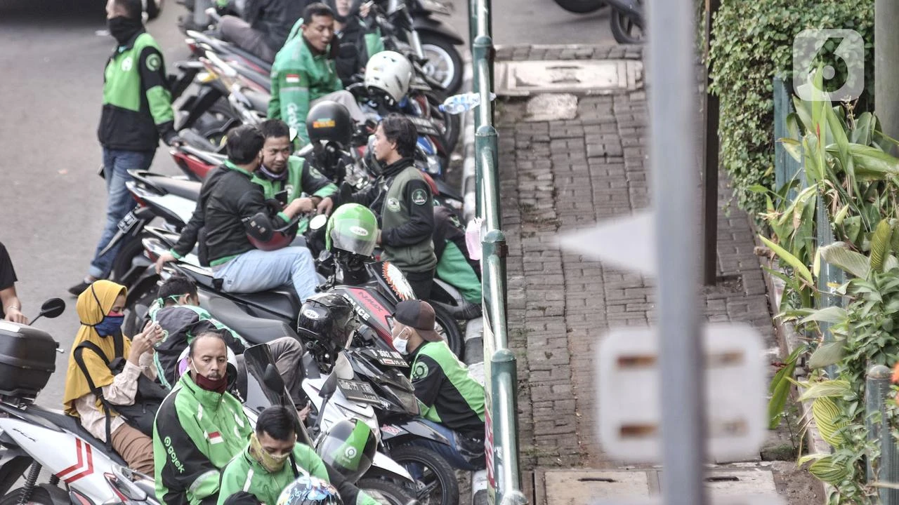 Riset: Ojol dan Taksi Online Sumbang Rp 565 Triliun ke PDB