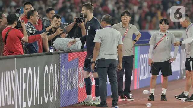 Jadi Pemain Terbaik di Laga Timnas Indonesia vs Australia, Maarten Paes Trending Topic dan...