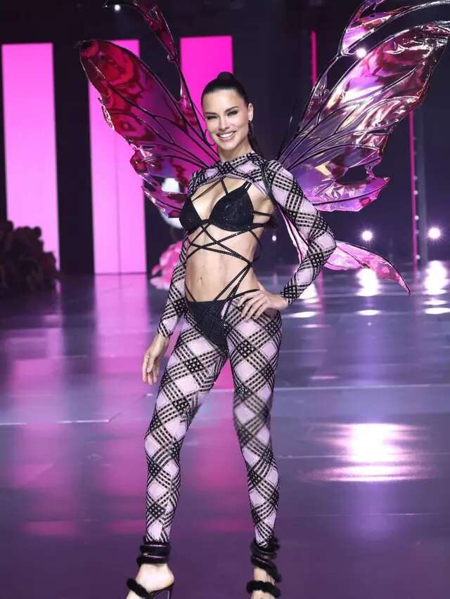 Kembali ke Panggung Setelah Pensiun, Adriana Lima Memukau di Victoria's Secret Fashion Sho...