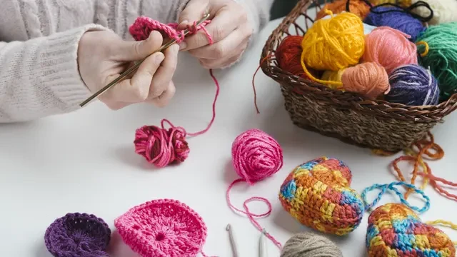 Dulu Dibilang Hobi Nenek-Nenek, Ternyata Merajut Ampuh Jaga Otak Tetap Sehat