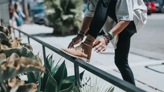 Bukan Cuma Tidak Nyaman, Ini 8 Bahaya Kesehatan Akibat Pakaian Terlalu Ketat