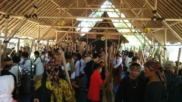 Peran Perempuan dalam Pelestarian Tradisi Seren Taun