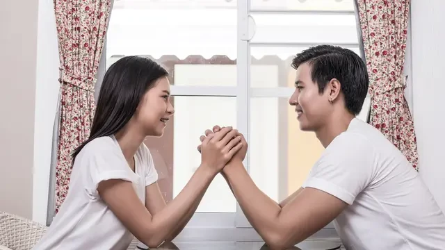 5 Tanda Kamu dan Pasangan Benar-Benar Cocok, Bukan Cuma Karena Cinta
