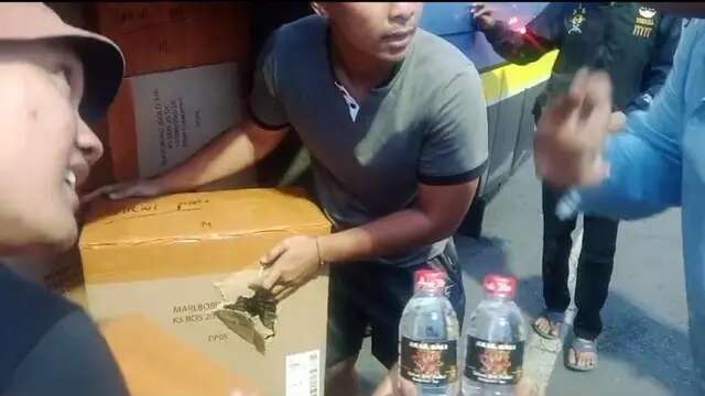 Satpolairud Polresta Banyuwangi Gagalkan Penyelundupan Ratusan Miras Arak Bali di Pelabuha...