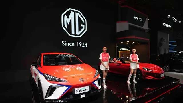 Pakai Baju Arsenal di IIMS 2025, MG 4 EV X-Power Menyedot Perhatian