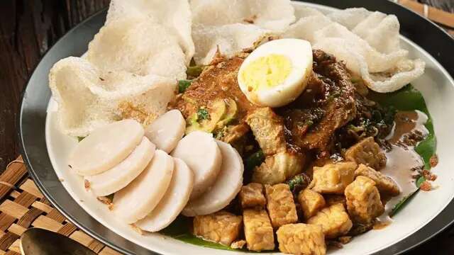 Gado-Gado Lezat Tanpa Kentang, Ini Tips Bumbu Kacang yang Gurih dan Tidak Enek