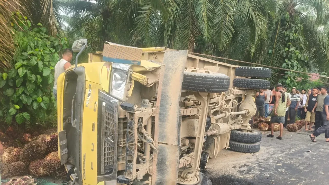 Tragis, Siswa SMP Tewas Tertimpa Truk Sawit