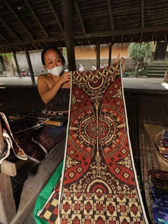 Kain Tenun Gringsing, Kain Tradisional Khas Karangasem yang Penuh Makna