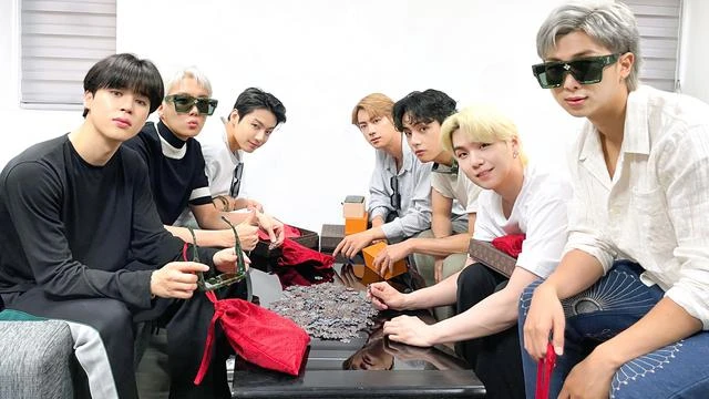 Viral, Staf Medis Joget Lagu BTS untuk Semangati Army yang Menunggu Transplantasi Jantung