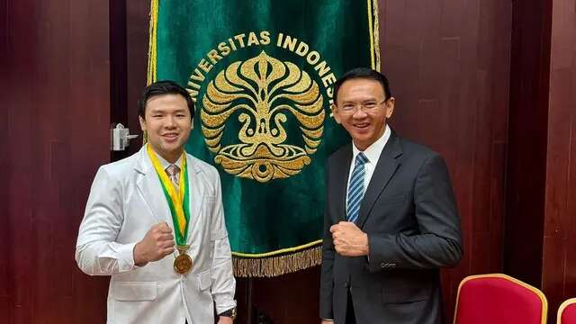 Pakai Jas Putih, Sean Nicholas Anak Sulung Ahok Resmi Jadi Dokter