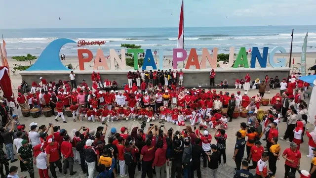Pohon Kelapa Gantikan Beton Cegah Abrasi di Pantai Panjang Bengkulu