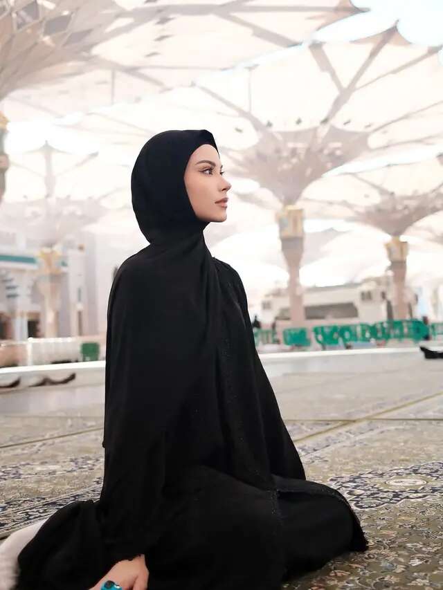 Alyssa Daguise Bersyukur Tunaikan Ibadah Umrah Bersama Ibunda, Keinginan yang Terkabul