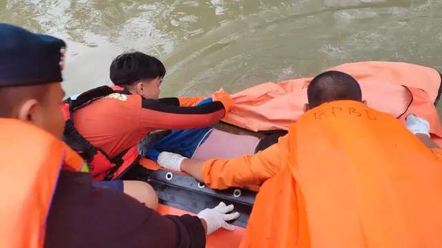 15 Tewas, Perusahaan Nyatakan Bakal Bantu Keluarga Korban Tragedi Truk Pekerja di Sungai S...