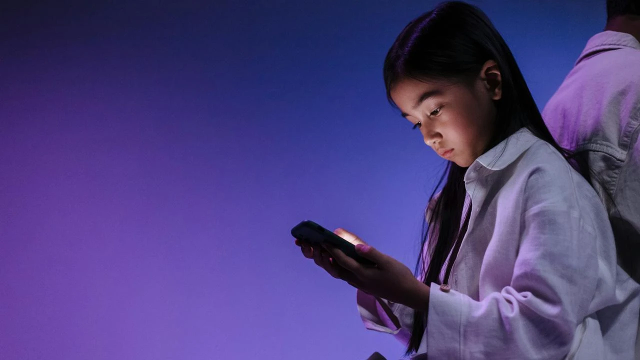 Pertama di Kanada, Provinsi Ini bakal Larang Anak-Anak Akses Medsos dan Chatbot AI