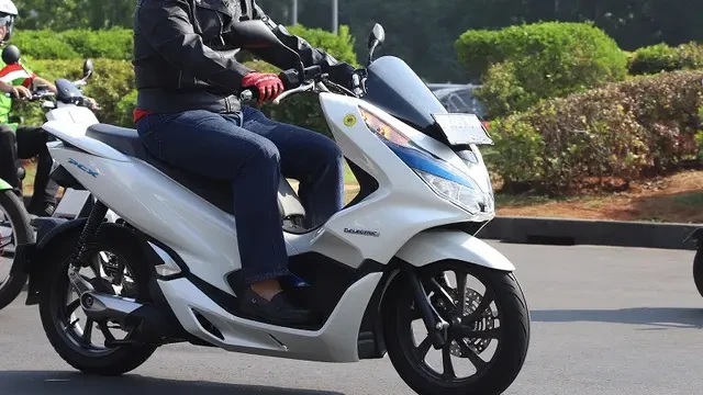 Berkendara Aman, Segini Tekanan Angin Sepeda Motor Matik yang Ideal
