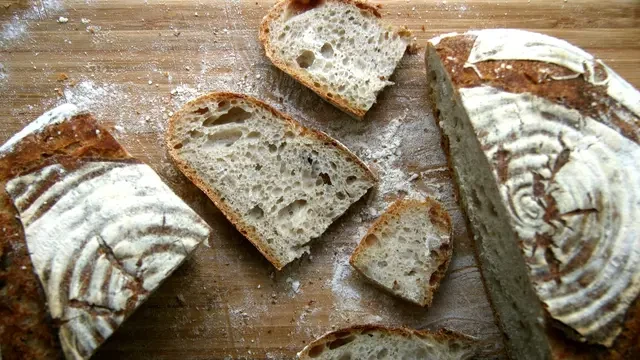 Roti Sourdough atau Roti Iris Putih, Mana yang Lebih Baik Dikonsumsi?