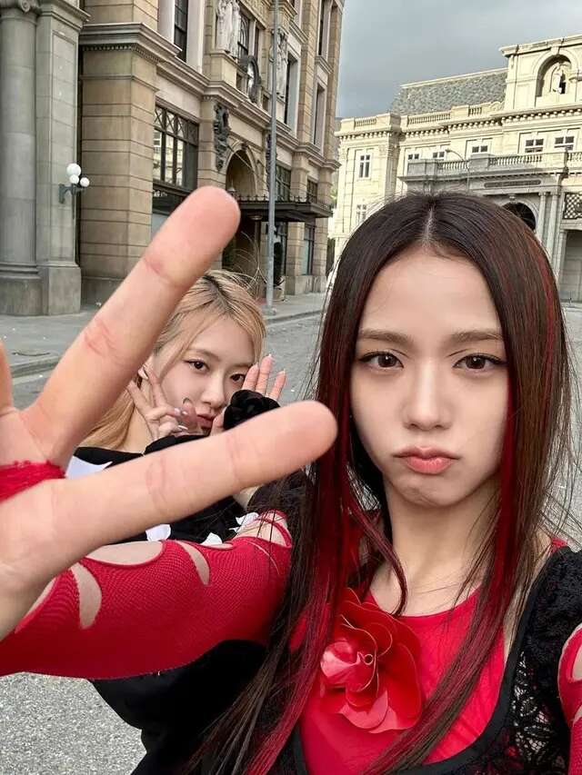 Rose Blackpink Kirim Dukungan untuk Jisoo yang Sibuk Syuting Film Korea Omniscient Reader?...