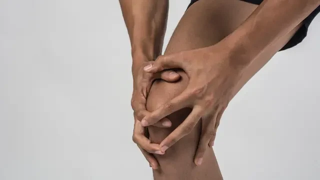 Lansia Kerap Alami Nyeri Lutut, Apa Penyebabnya?