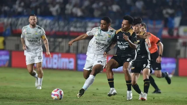 Eksperimen Bojan Hodak: Pemain Timnas dalam Strategi Persib di Piala Presiden