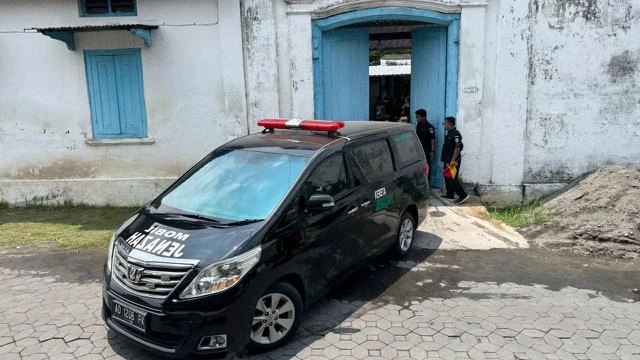 Jenazah PB XIII Tiba di Keraton Surakarta, Disambut Kerabat dan Abdi Dalem