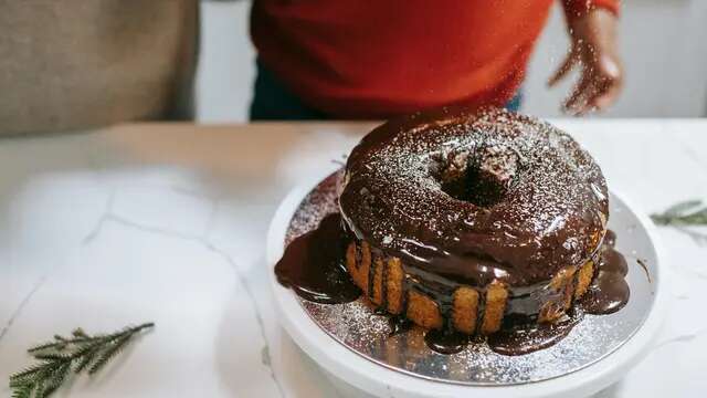 Resep Bolu Kukus Susu Anti Gagal, Lembut dan Manis dengan Topping Coklat