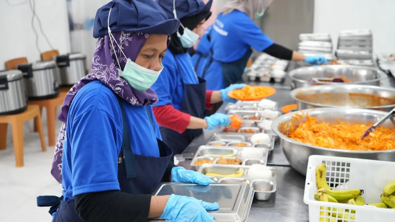 Program Makan Bergizi Gratis Serap 1,28 Juta Tenaga Kerja