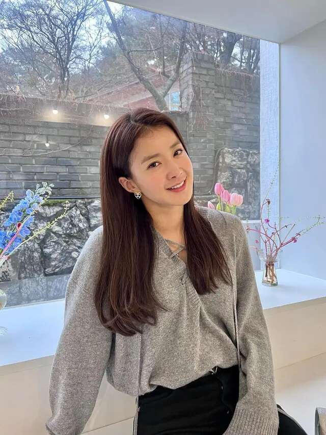 Perjalanan Cinta Aktris Sweet Home Lee Si Young dan Pengusaha Miliarder yang Cerai Setelah...