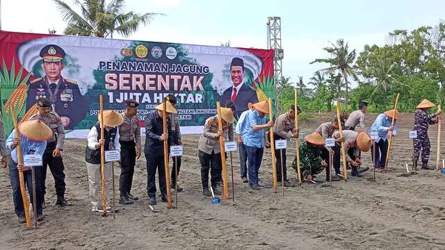 Tanam Jagung di Yogyakarta, Polri Ajak Gapoktan di Empat Kabupaten