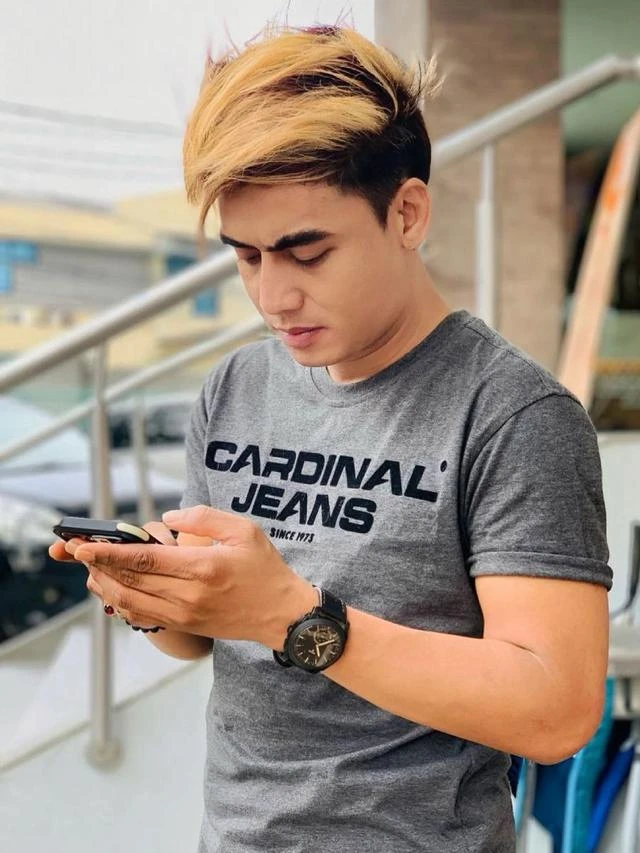 Charly Van Houten Ubah Gaya Rambut, Nyaris Tak Dikenal Karena Hilangkan Model Belah Tengah...