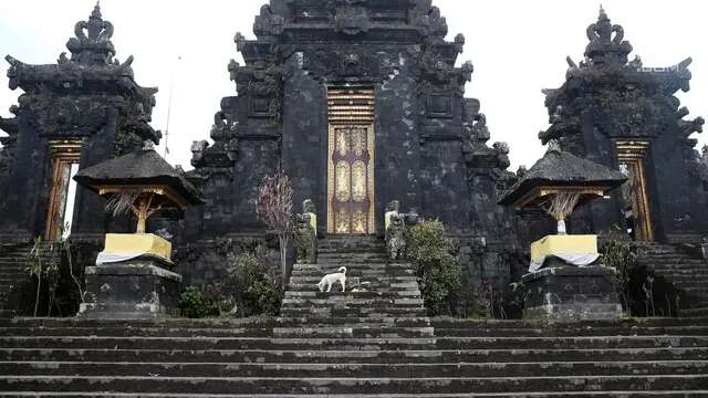 Pura Agung Besakih, Pusat Spiritual Hindu Bali di Lereng Gunung Agung