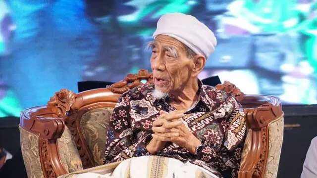 Biografi KH. Maimun Zubair, Sang Kiai Kharismatik dengan Kewalian yang Melegenda