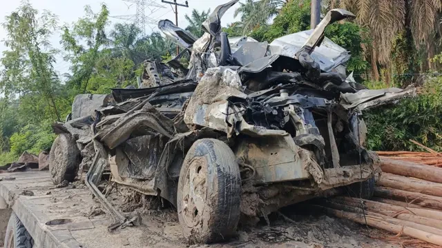 Rem Blong Truk Picu Petaka, 5 Penumpang Minibus Tewas Mengenaskan