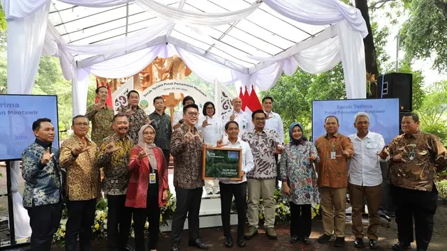 Indo Tambangraya Serahkan Pusat Persemaian Mentawir kepada Pemerintah