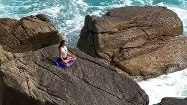 Aktris Rusia Tewas Tersapu Ombak Saat Yoga di Tepi Pantai Berbatu Koh Samui Thailand