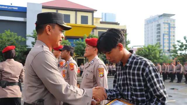 Petugas SPBU yang Tabrak dan Tangkap Pelaku Begal di Bandar Lampung Dapat Penghargaan