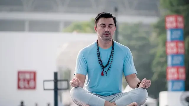 5 Potret Anjasmara Olahraha Yoga, Tampak Awet Muda di Usia Hampir Kepala Lima