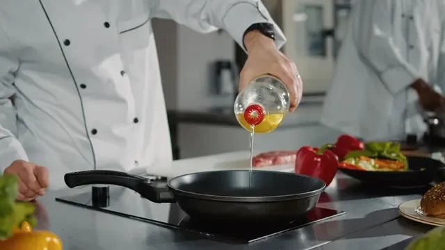 Kenapa Minyak Goreng Cepat Menghitam? Ini Penyebab, Dampak, dan Cara Mencegahnya