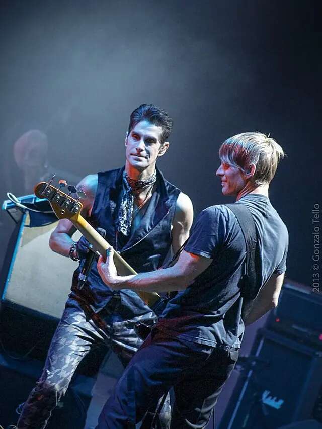 Istri Vokalis Jane's Addiction Sebut Suaminya Sempat Dihajar Bassist Setelah Insiden Pukul...