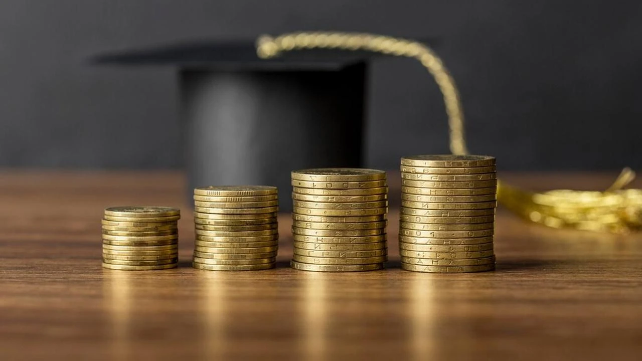 Tips Atur Keuangan Hadapi Lonjakan Biaya Pendidikan Anak
