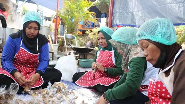 Dapur Umum Kemensos Bantu Ribuan Warga di 5 Desa Korban Gempa Bandung