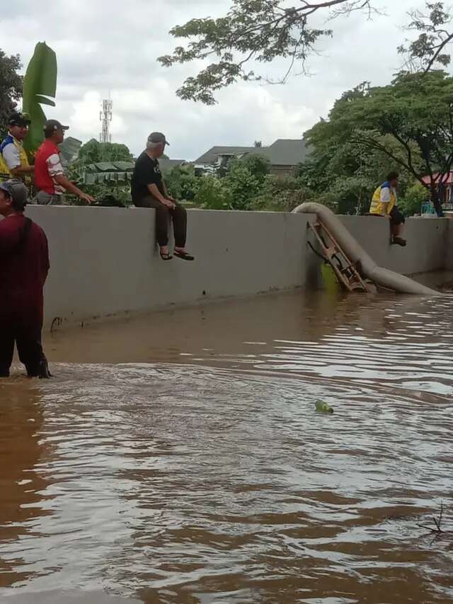 Nasib Apes Mantan Menteri Ini, Dulu Digusur Sekarang Kebanjiran