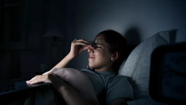 Bangun Tengah Malam Lalu Tak Bisa Tidur Lagi? Hati-Hati Maintenance Insomnia!
