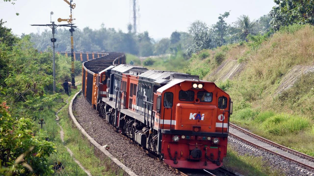 KAI Pastikan Angkutan Logistik Pakai Kereta Efisien