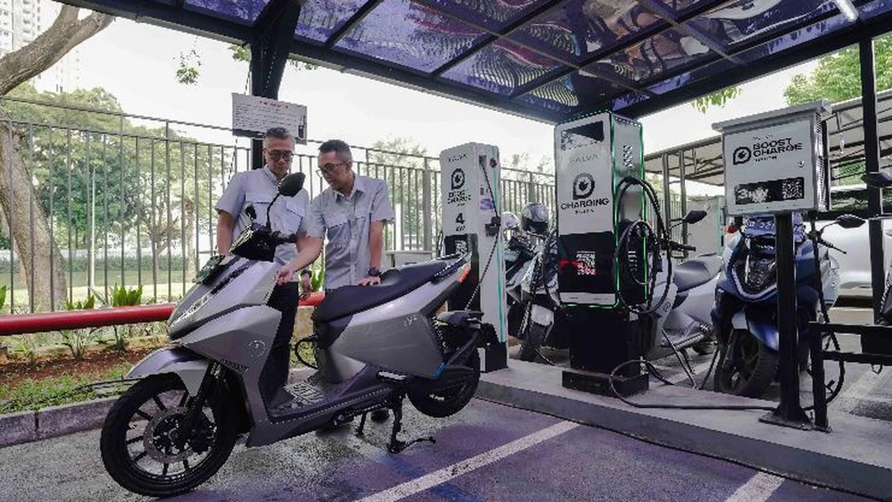 Alva Sediakan Fasilitas Isi Baterai Motor Listrik Terbanyak di Indonesia