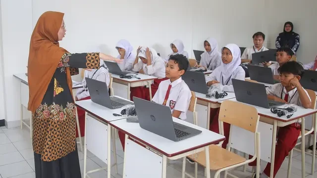 Wamensos Minta Guru Sekolah Rakyat Merangkap Jadi Sosok Orangtua, Ini Alasannya