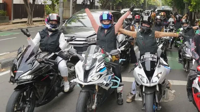 Riding Cantik Hari Kartini, Lady Bikers Tampil Keren dengan Sentuhan Budaya Lokal