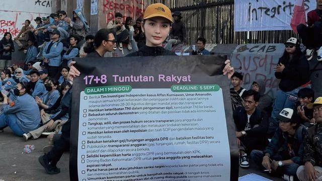 6 Potret Debi Sagita Turun ke Jalan Ikut Demo Gaungkan '17+8 Tuntutan Rakyat'