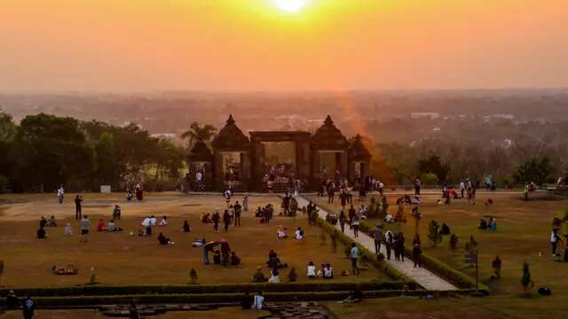 8 Tempat Terbaik Menikmati Sunset di Indonesia, Cocok untuk Lokasi Kencan di Hari Valentin...