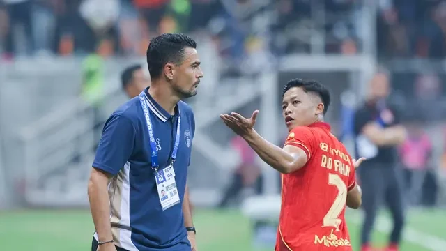 Kalah Telak dari Persija, Pelatih Persita Soroti Kualitas Lapangan JIS: Tak Pernah Bagus, ...